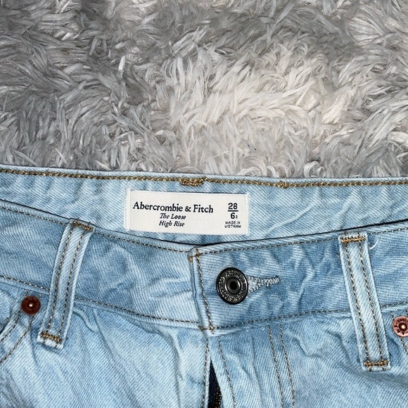 🚨NWOT A&F LOOSE HIGH RISE CURVE LOVE JEANS - Picture 2 of 3